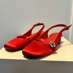Lisa Says Gah Mackie Heel in Scarlet Satin. Size 7